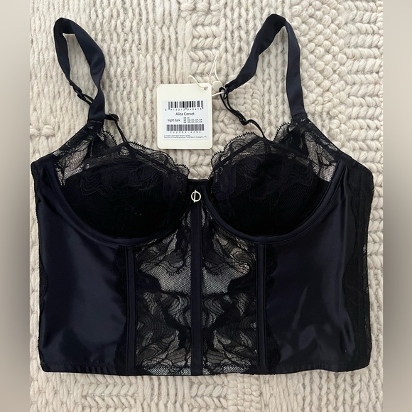 Black Lace Corset - Picture 6 of 11